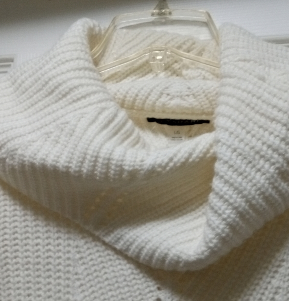 Elie Tahari Ivory Thick Wool Blend Cowl Neck Vintage Sweater - Size: L - Picture 15 of 16